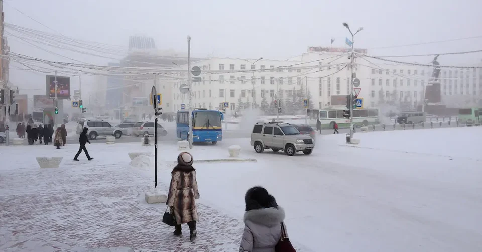 (ВИДЕО) ЖИВОТ ВО НАЈСТУДЕНИОТ ГРАД: Мајка од Јакутск открива како преживуваат на -64°C
