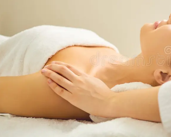 ТАЈНО СНИМАЛЕ КЛИЕНТКИ ВО КОЗМЕТИЧКИ САЛОНИ: Истрага во Бугарија, меѓу жрвите и 15-годишно девојче – експлицитни сцени споделувани на Телеграм