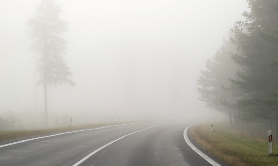 Намалена видливост поради магла на патот Попова Шапка – Лисец