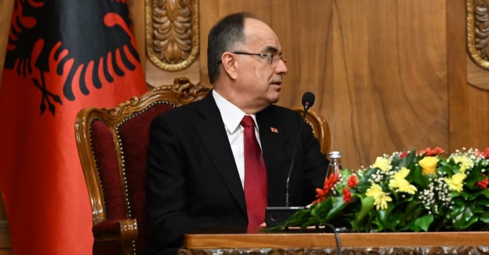 Албанскиот претседател денеска во Тетово, Гостивар и Дебар, улиците ќе бидат затворени