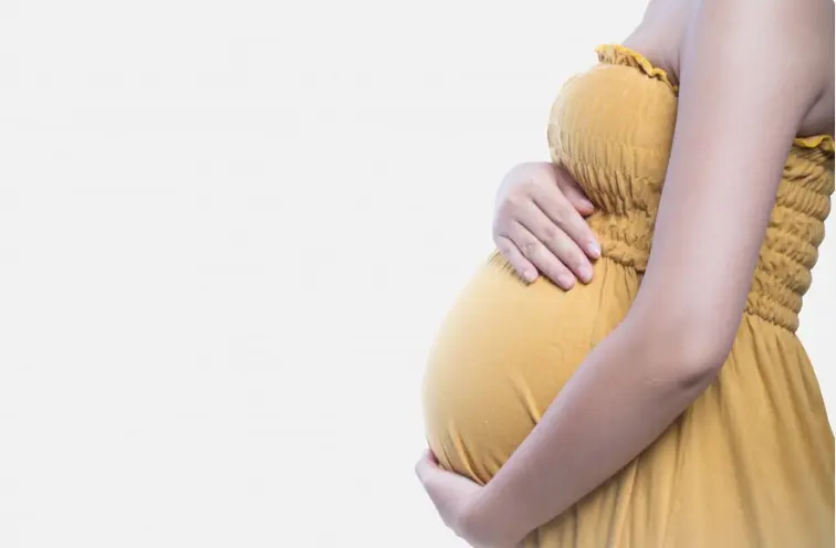 Скопјанец ја удирал со тупаници својата бремена девојка