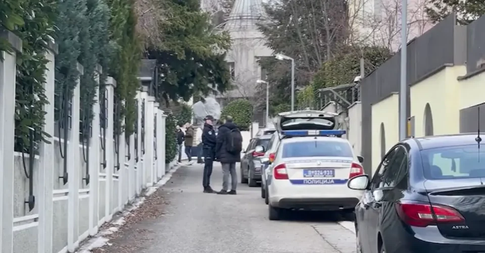 КАМЕРИТЕ ГИ УЛОВИЈА НАПАЃАЧИТЕ: Полицијата дојде до снимките од нападот на куќата на Здравко Чолиќ