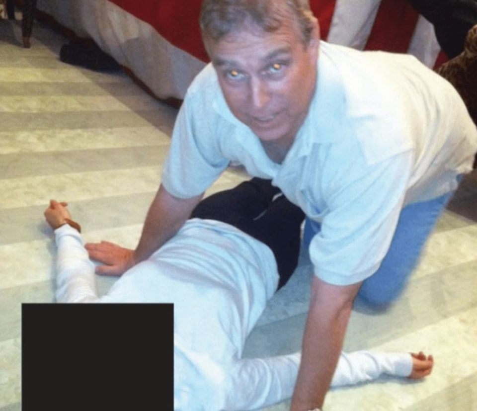 (ВИДЕО) ПОД ПРИТИСОК ПОРАДИ АФЕРАТА ЕПШТАЈН: Поранешниот принц Ендрју се исели од Виндзор