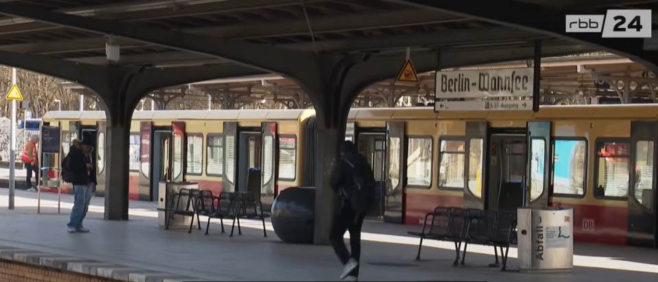 (ВИДЕО) ГЕРМАНИЈА ЗАПРЕ, ГОЛЕМ ШТРАЈК ШИРУМ ЗЕМЈАТА: Не сообраќаат автобусите, трамваите и возовите