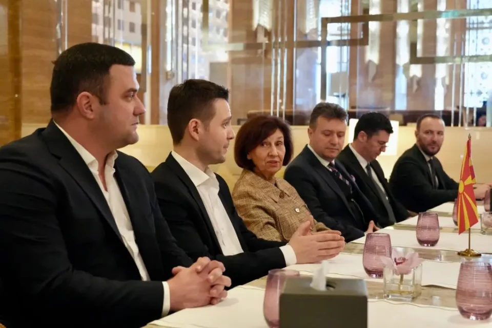 Муцунски и Сиљановска Давкова на средба со Македонци кои живеат и работат во Обединетите Арапски Емирати