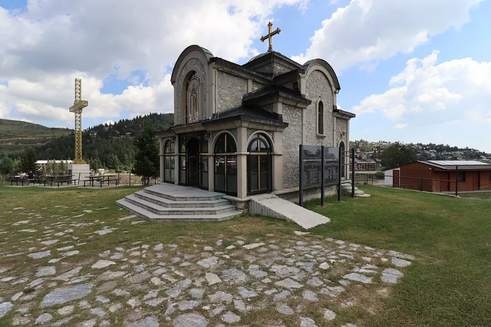 Малолетници од скопско село на екскуризија се обиделе да украдат пари од манастирот „Св. Наум Охридски“ на Попова Шапка