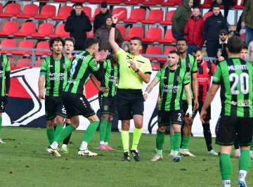 Мурати се обидел да го исплука судијата, затоа одлука за црвен картон. Станува збор за снимка од продукцијата „Скок“