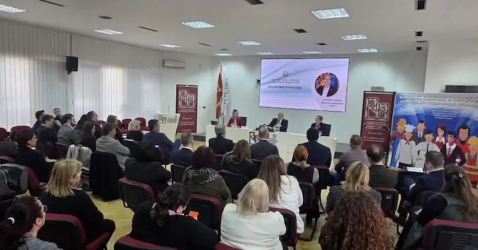 Дуалниот концепт се проширува и во високото образование, стручни студии ќе траат 3 години, најави Јаневска