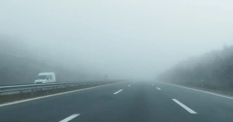 Поради магла намалена видливост на Плетвар – сите патиштата се проодни низ државата