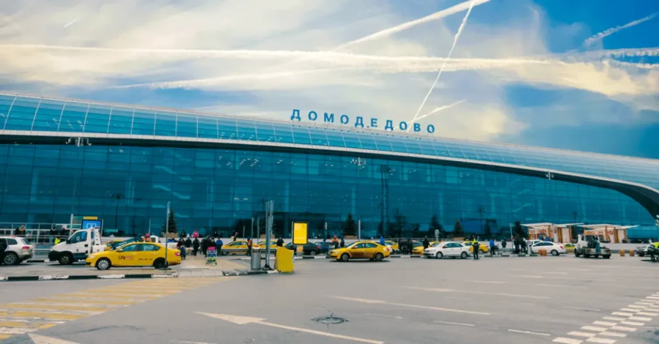 ОГРАНИЧУВАЊА ЗА ЛЕТОВИ НА АЕРОДРОМИ ВО МОСКВА: Привремени мерки по напад со дронови