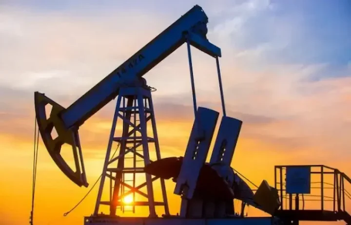 СО ЕДНА ИЗЈАВА ТРАМП ЈА КРЕНА ЦЕНАТА НА НАФТАТА: Барел нафта се движи околу 105 долари