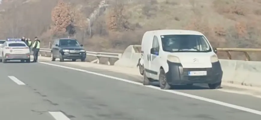 (ВИДЕО) ХАОС НА АВТОПАТОТ ШТИП–МИЛАДИНОВЦИ: Се судрија пет возила, сообраќајот забавен