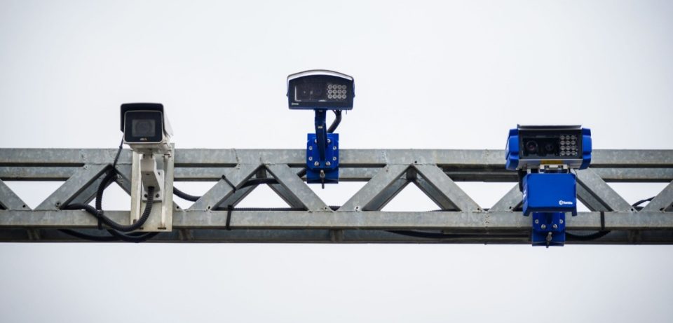 НАЈМНОГУ КАЗНИ ЗА МИНУВАЊЕ НА ЦРВЕНО: „Безбеден град“ регистрирал 646 прекршоци на првиот ден