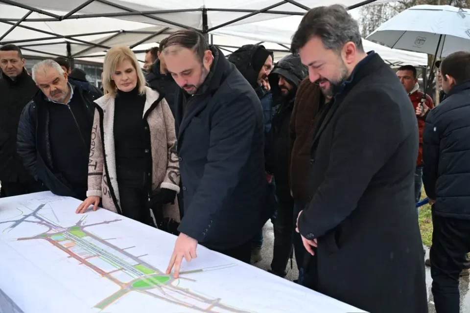 (ВИДЕО) ЃОРЃИЕВСКИ СООПШТИ ДЕКА ПРВАТА ФАЗА ЌЕ ТРАЕ 90 ДЕНА: Почна изградбата на булеварот „Македонија“