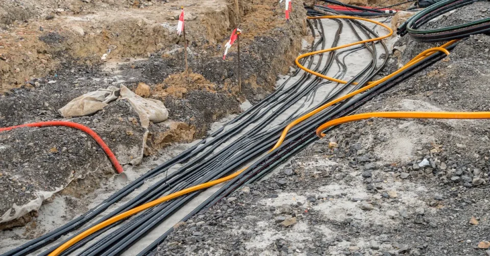 ВЛАДАТА ГИ УСВОИ ИЗМЕНИТЕ: Подземната инфраструктура ќе се впише во катастар, ќе се регулира и статусот на базните станици