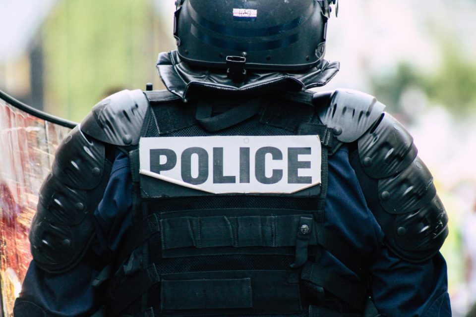 (ФОТО): ФБИ на нозе, пронајдена тајна лабораторија и сомнителни материјали за биолошки истражувања