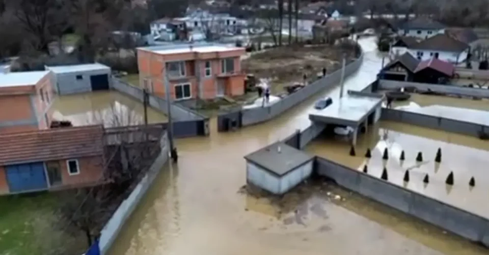 ПОПЛАВИ ВО ПОВЕЌЕ РЕГИОНИ: Најкритично во Форино и Кичево, евакуирани 220 лица