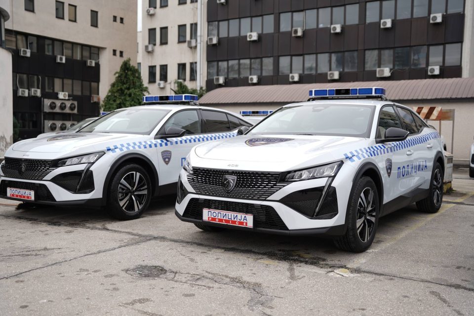 Шеесетгодишна жена нападната на автобуска постојка во Центар