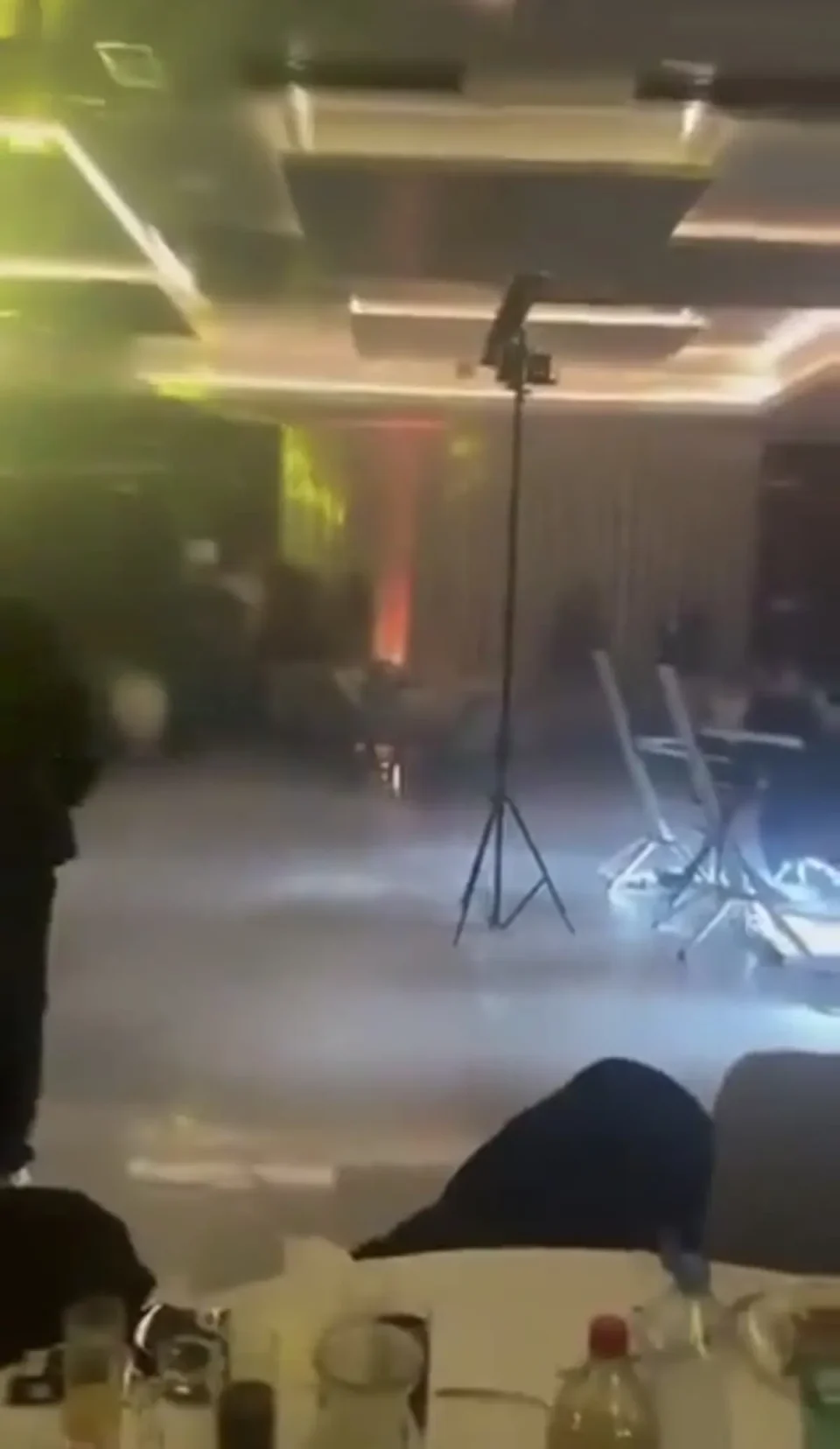 (ВИДЕО) РОДЕНДЕНСКИ ОГНОМЕТ ПРЕДИЗВИКА ПОПЛАВА: Активиран противпожарен систем направи хаос во хотелот