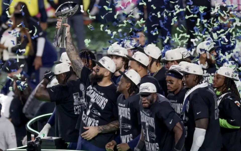 (ВИДЕО) Сиетл доминираше над Њу Ингланд и по втор пат во историјата го освои Супербоулот