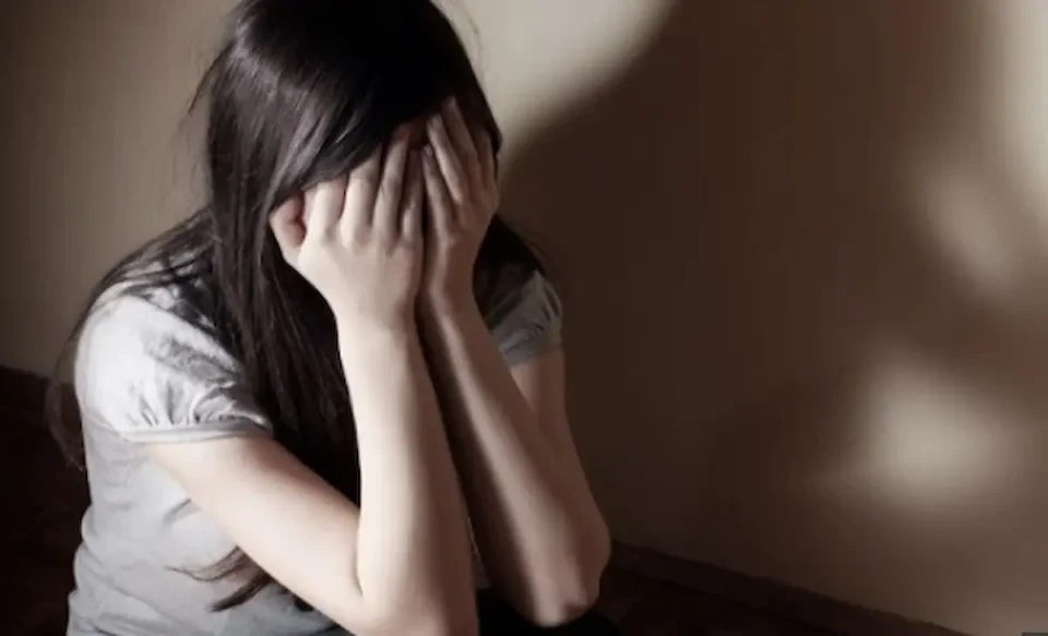 ШВЕЃАНЕЦ ОБВИНЕТ ЗА СЕКСУАЛНО ЗЛОСТАВУВАЊЕ: Ја принудувал сопругата на односи со 120 мажи