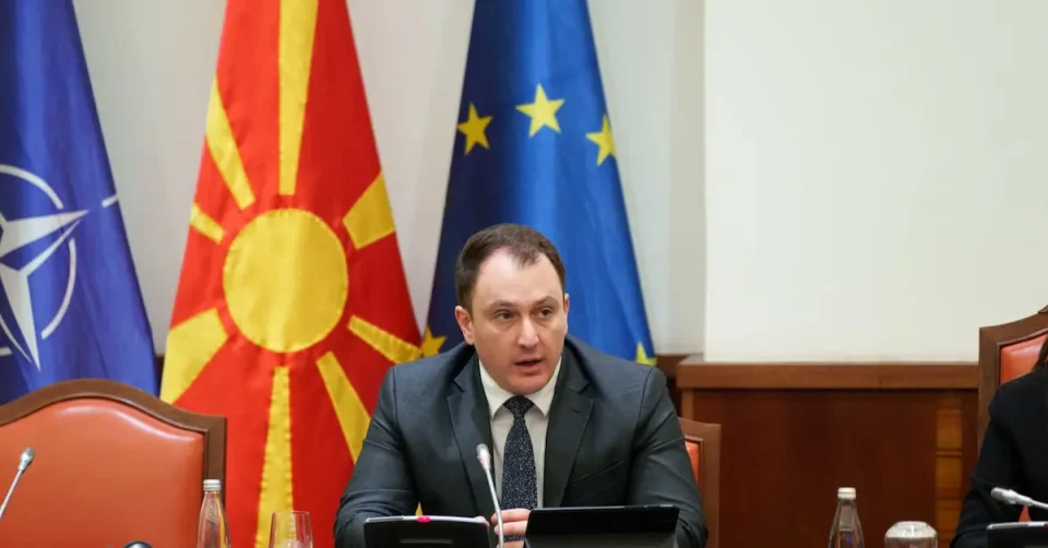 Андоновски: Вештачката интелигенција не заменува луѓе, туку оние кои ја користат ќе заменат други