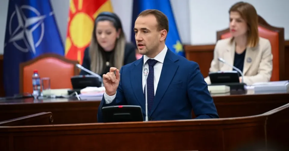 Стојаноски: Предлагаме намалување на платите на функционерите за до 13.000 денари