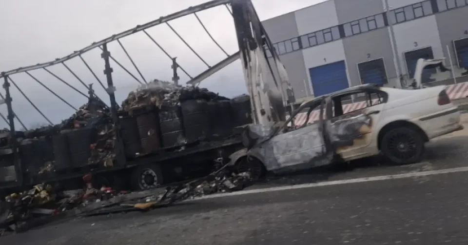 (ВИДЕО) Изгореа камион и автомобил по судир кај Хиподром, сообраќајот е пренасочен