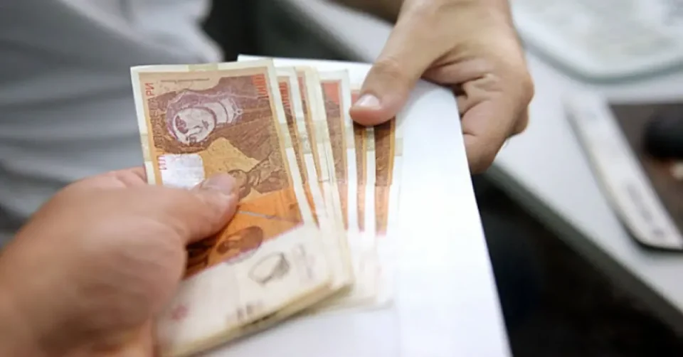 СО ПАРИТЕ ОД ПРОМЕТ УПЛАЌАЛ ТИКЕТИ: Вработен во обложувалница во Враништа обвинет за затајување