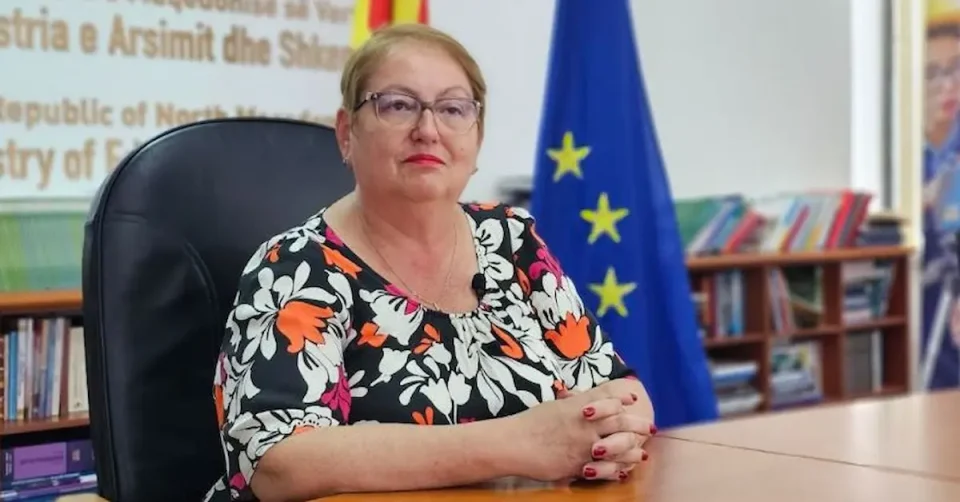 Јаневска: Недостигот на учебници за заедниците е поради критериуми, не поради мал тираж