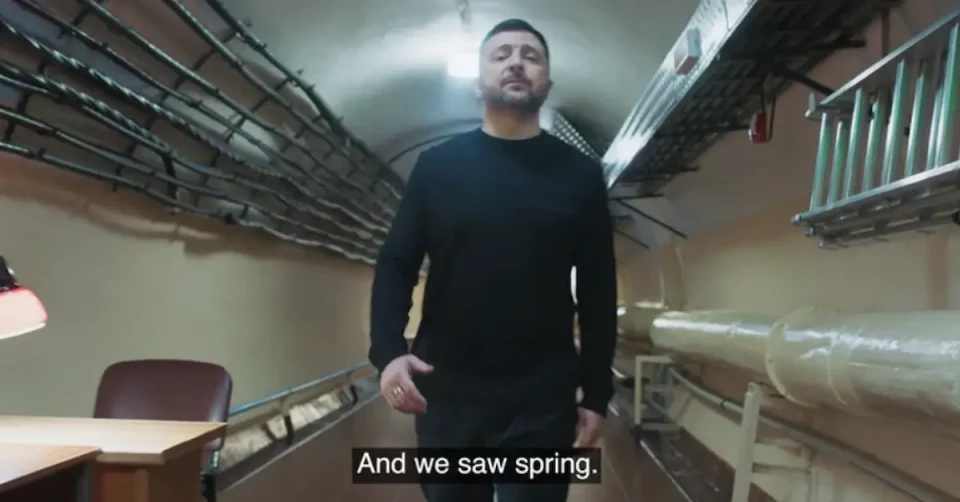 (ВИДЕО) Зеленски го покажа својот бункер од почетокот на војната, еве што им порача на Украинците