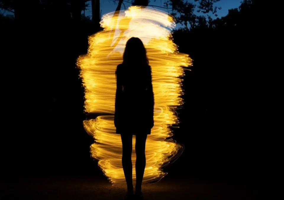 Биолошка светлина: Човечкото тело како природен емитер на фотони