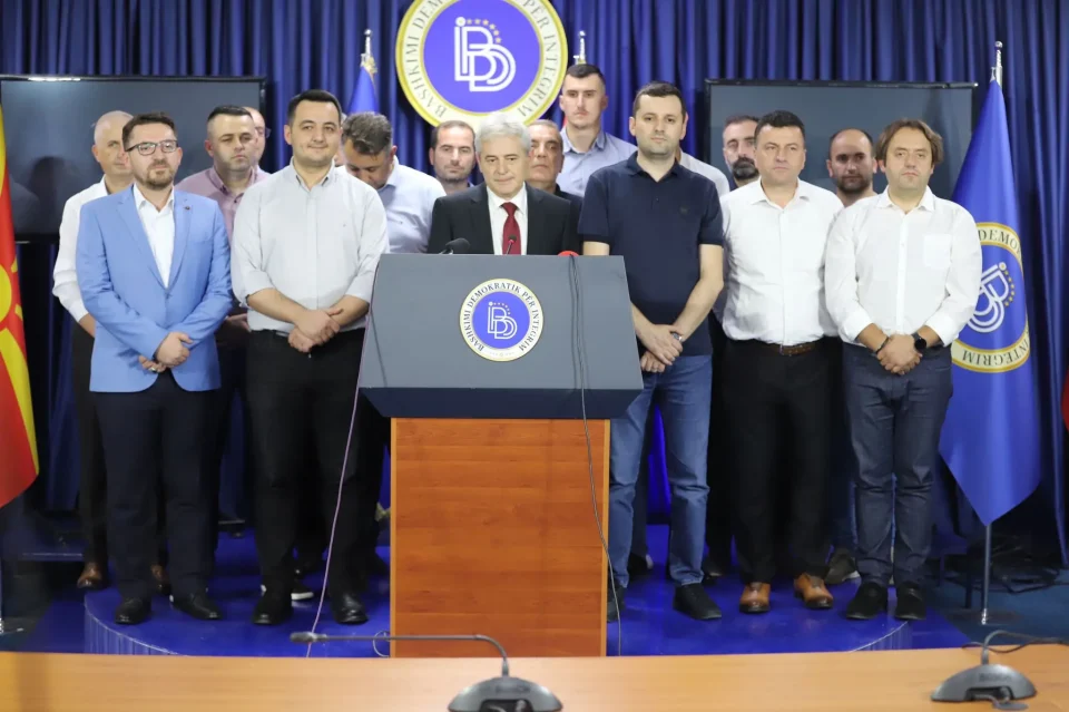 ДУИ ПОВТОРНО СЕ ЖАЛИ: Антиалбанските сили се зајакнати – за јазикот нема преговарање