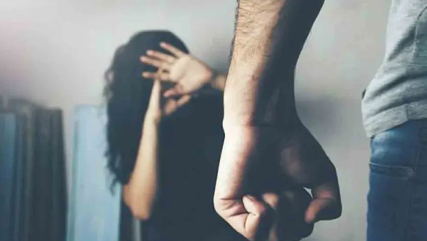 УЖАС ВО КИСЕЛА ВОДА: Скопјанец тепал сопруга и малолетна ќерка со тврд предмет