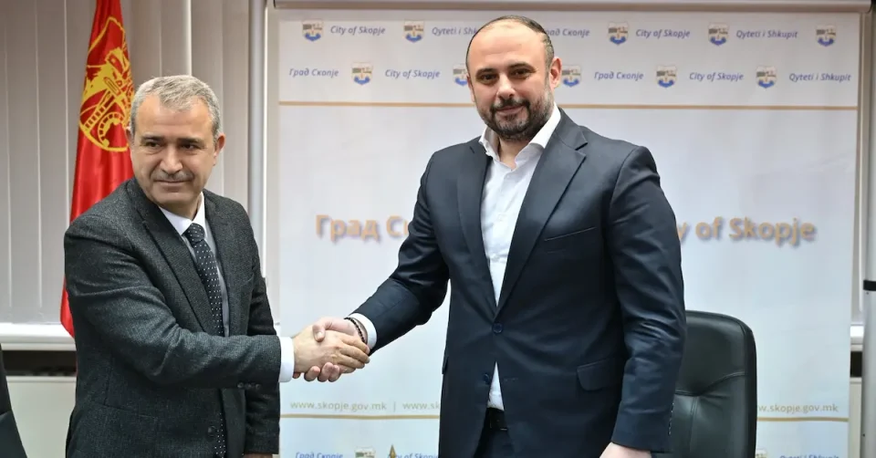 КАМЕНИОТ МОСТ ЌЕ ДОБИЕ НОВ СЈАЈ: Потпишан протокол за декоративно осветлување