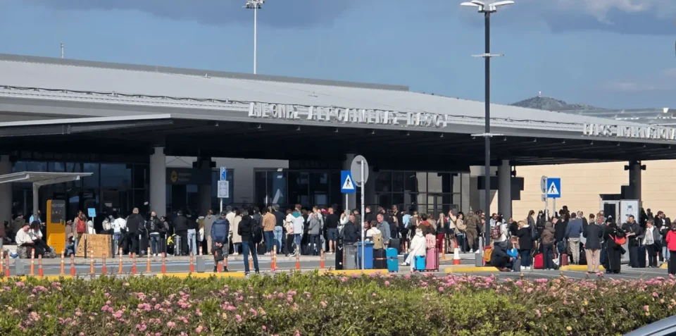 ЕВРОПСКИТЕ СИЛИ НА ГОТОВС ЗА КИПАР: Испраќаат воени бродови по нападот со дрон врз британска база