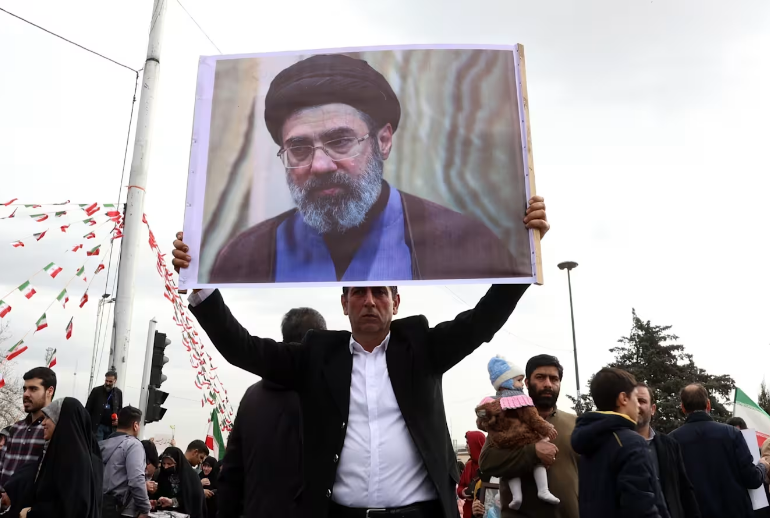 Мулите го избраа синот на Хамнеи, Мoјтаба Хамнеи за нов ајатолах!