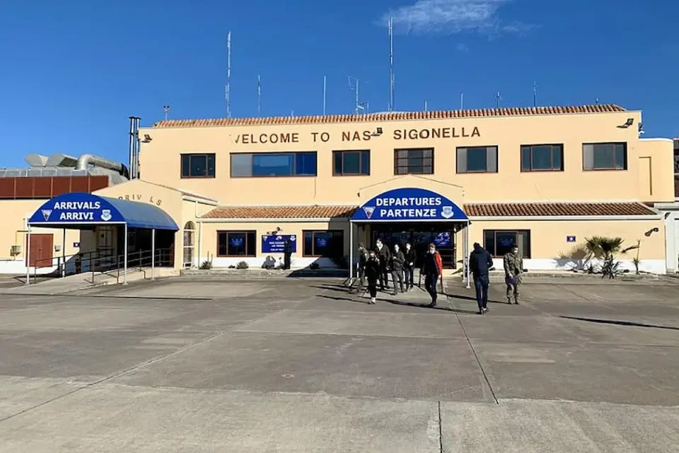 Италија не дозволи американските бомбардери да слетуваат во базата на Сицилија