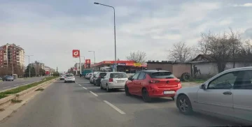 Граѓаните побрзаа да наполнат гориво по одлуката на РКЕ