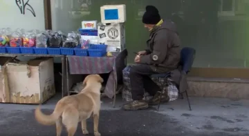 Почина чичко Драги, човекот кого речиси секој скопјанец го препознаваше од малата тезга кај Рекорд во Скопје. Тој почина на 72-годишна возраст