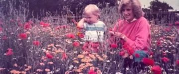 Принцот од Велс објави досега невидена фотографија од Дијана од приватната колекција на семејството по повод Денот на мајките. На сликата е прикажан