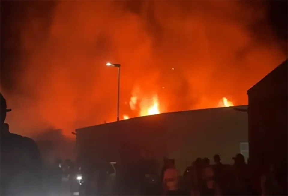 (ВИДЕО) Пожар уништи дискотека во Германија, 750 посетители успеаја да избегаат