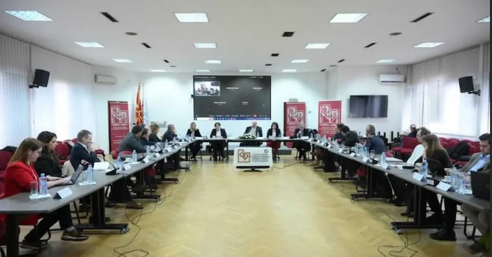 НЕИЗВЕСНОСТИ ВО ГЛОБАЛНОТО ОКРУЖУВАЊЕ: Владата и Стопанската комора со предлог мерки за справување со економските предизвици