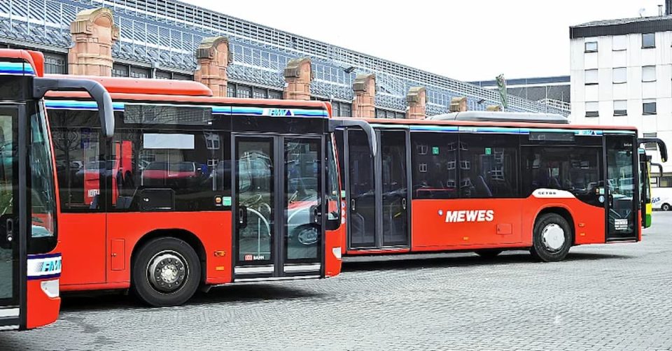 Германија: 15-годишник украл автобус и возел 130 км до Карлсруе за да се сретне со девојката