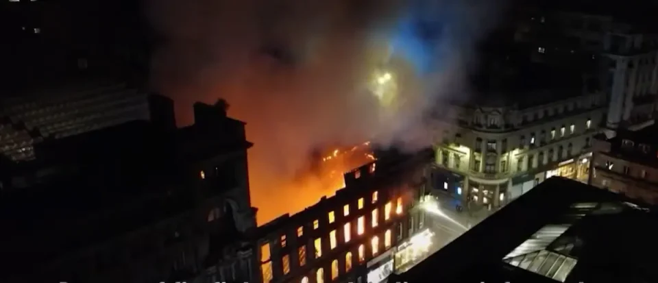 (ВИДЕО) Се урна зграда по пожар на централната железничка станица во Глазгов