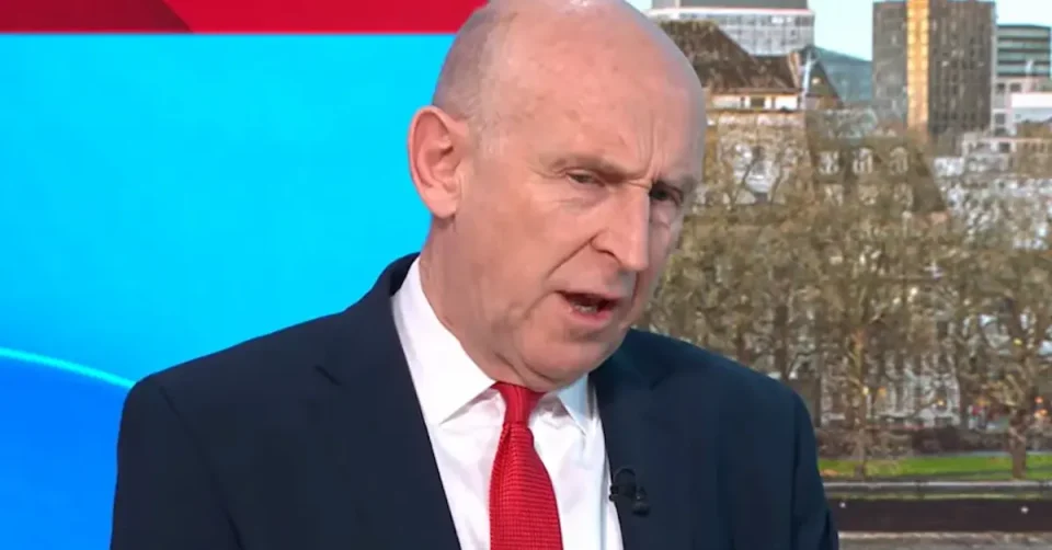 БРИТАНСКИОТ МИНИСТЕР ЗА ОДБРАНА ТВРДИ: Иран лансирал две ракети и кон Кипар