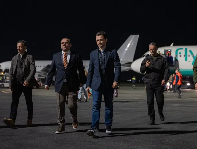 109 македонски државјани евакуирани со трет лет од Блискиот Исток – Муцунски ги пречека на аеродромот