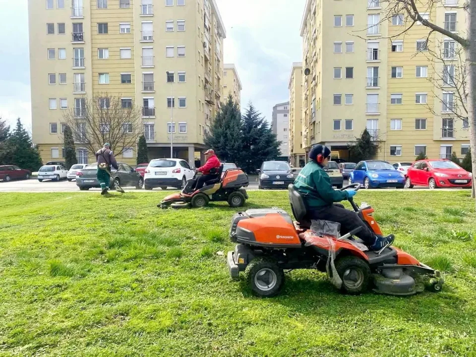 (ФОТО) Голема акција за уредување на зелените површини во Аеродром