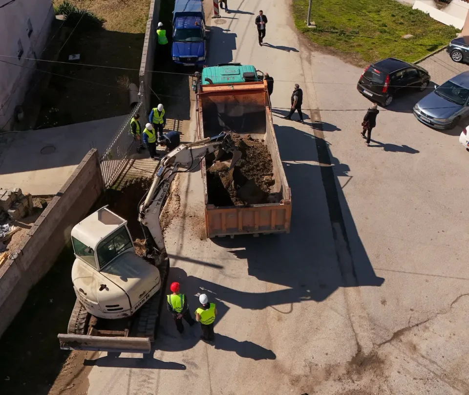 (ФОТО) Ѓорѓиевски: Нова водоводна мрежа и реконструкција на улицата „Лисец“ во населбата Горно Лисиче