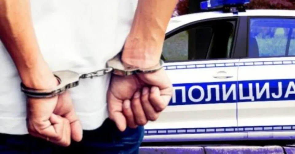 ПУКАЛ ВО ДОМ ВО КИСЕЛА ВОДА: 55-годишник им се заканувал и физички ги нападнал сопругата и ќерките